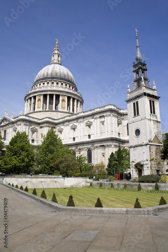 London - st. Pauls cathedral and park