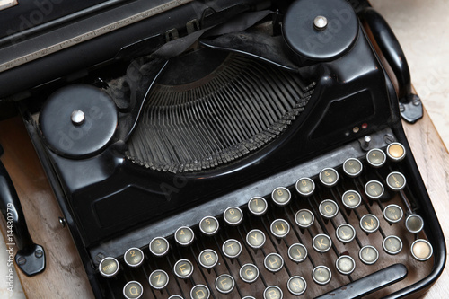 vecchia macchina per scrivere © fidelio