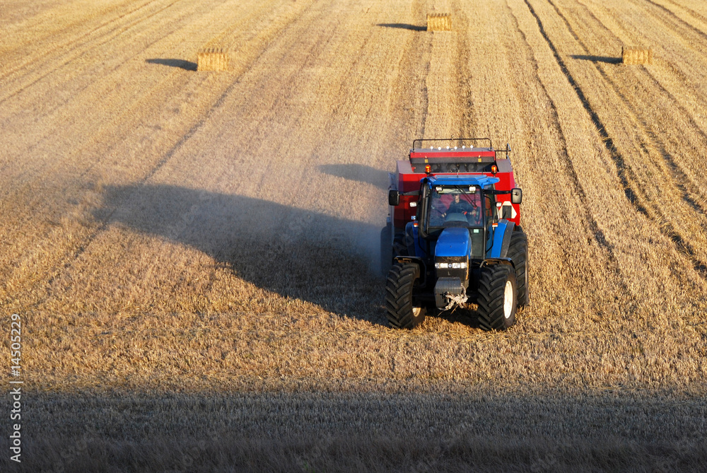 Obraz premium Blue tractor with red car