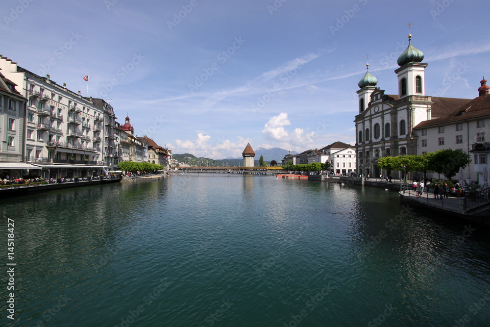 Luzern, Reuss mit Altstadt und Jesuitenkirche