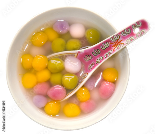 Thong Yin - Chinese dessert of glutinous rice balls in syrup