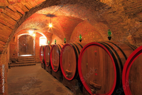 Фотография Weinkeller, Eichenfässer, Barrique, Montepulciano, Toskana