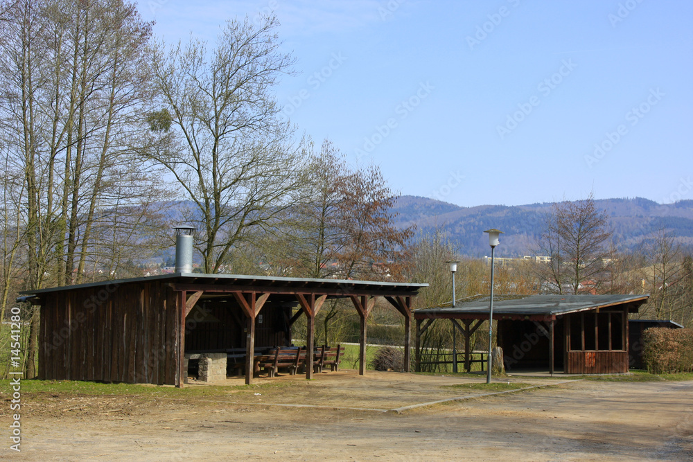 Grillplatz mit Grillhuette