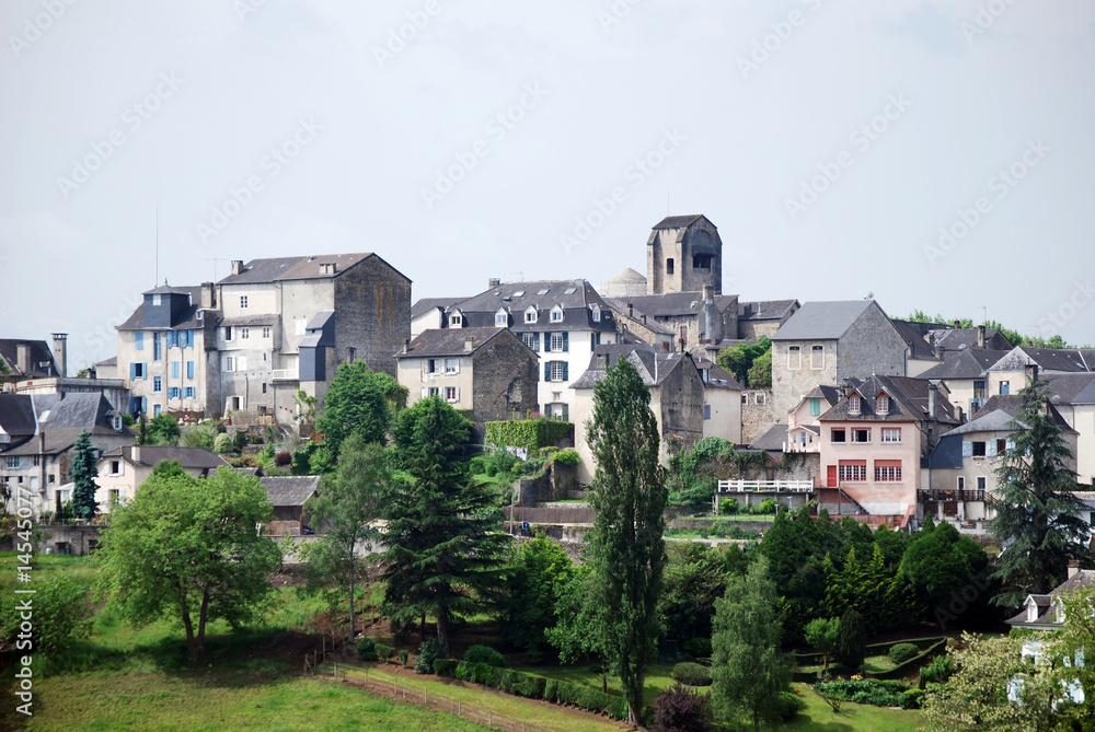 Obraz premium Le village d'Oloron Sainte Marie