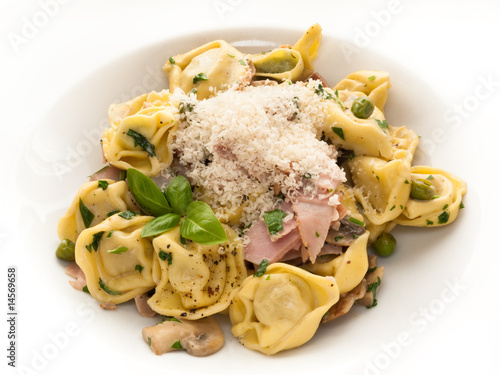 Tortellini mit Sahnesauce photo