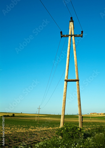 Strommast in der Landschaft