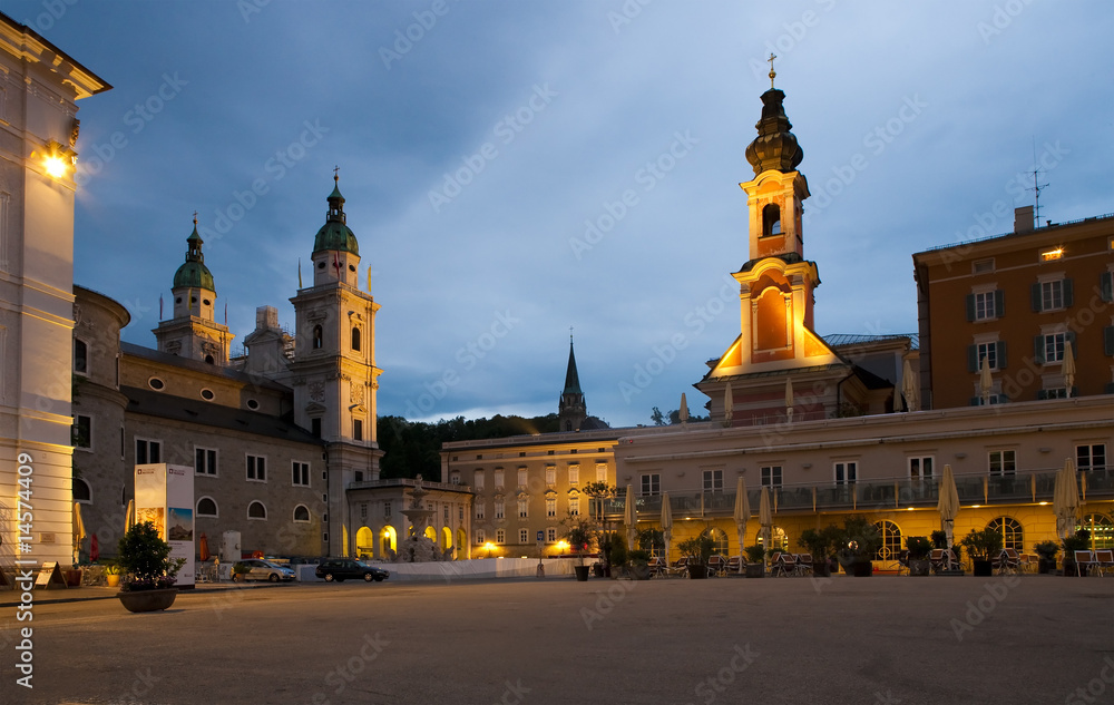 Obraz premium Salzburg o zachodzie słońca