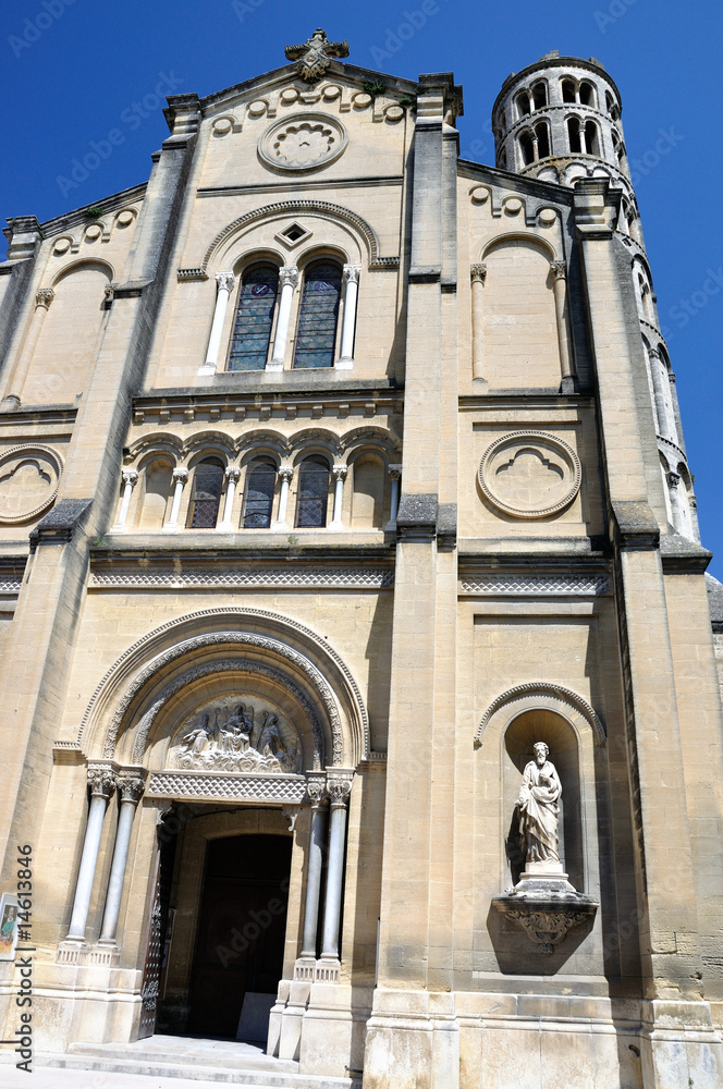 Cathédrale Saint Théodorit et la Tour Fenestrelle