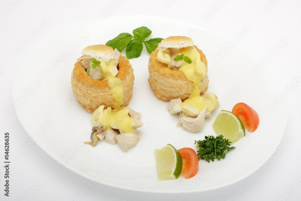 Pastetchen mit Hühnerragout und Hollandaise Pastetchen mit Hühnerragout und Hollandaise
