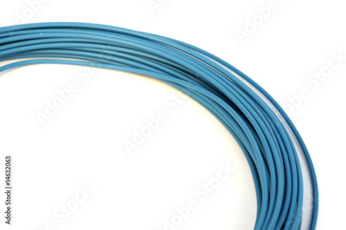 câble électrique bleu