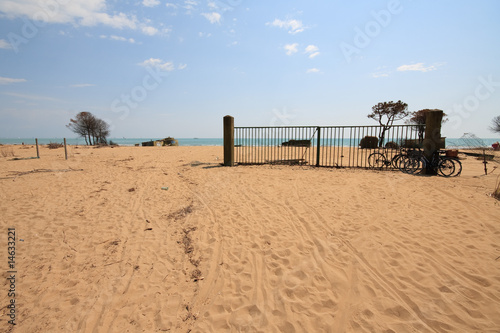 cancello sulla spiaggia di Bibione  presso il faro.