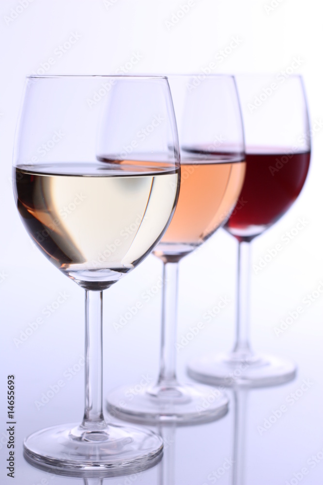 Weißwein, Rotwein, Rosé auf weißem Untergrund Weißwein, Rotwein, Rosé auf weißem Untergrund