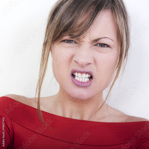 Foto jeune femme en colère