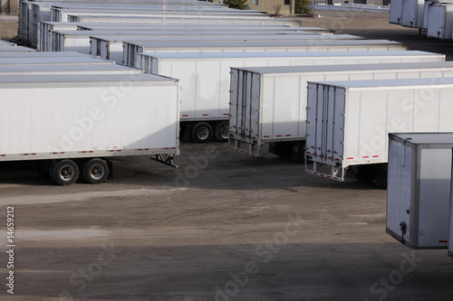 Obraz na płótnie Lots of Parked Trailers w salonie