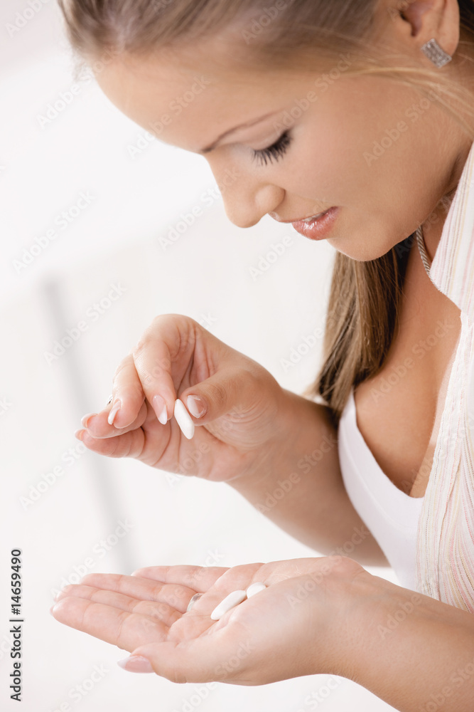 Naklejka premium Girl holding chewing gum