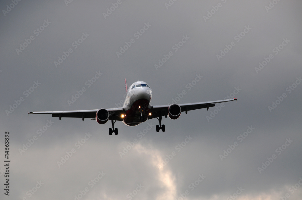 Flugzeug beim Landeanflug