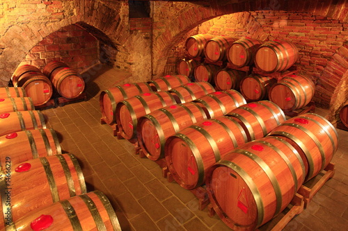 Canvas Print Weinkeller, Rotwein im Barrique Faß ausgebaut, Eichenfässer