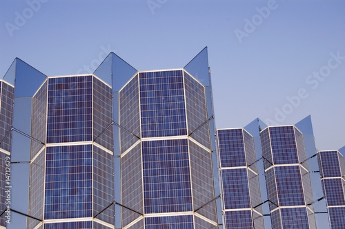 Photovoltaic panels details with motorized mirror