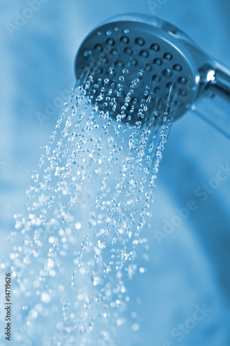 Obraz na płótnie water flowing from metal shower w salonie