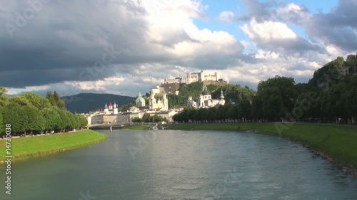 salburg panorama mit salzach und festung photo