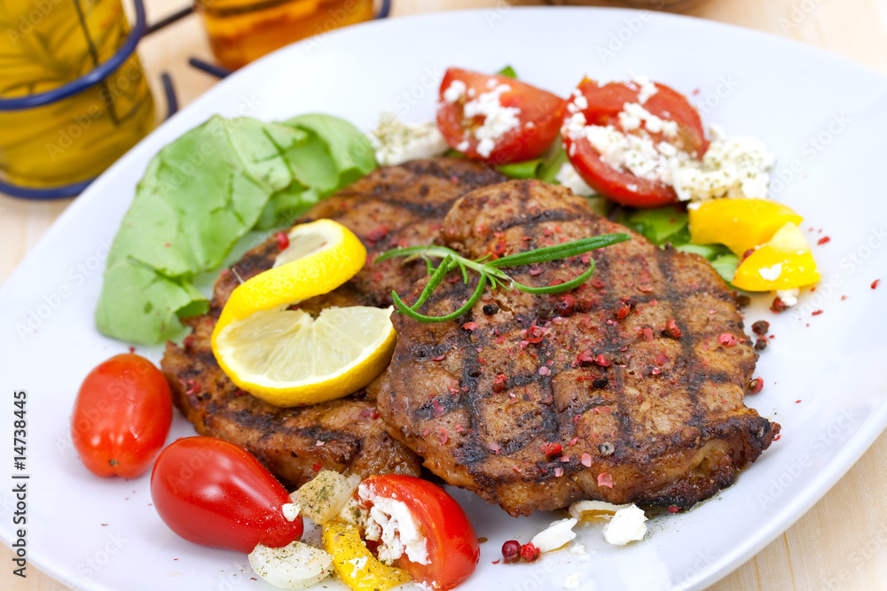 Schweinesteak-gegrillt mit Datteltomaten Schweinesteak-gegrillt mit Datteltomaten