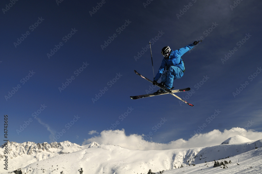 Extreme skier