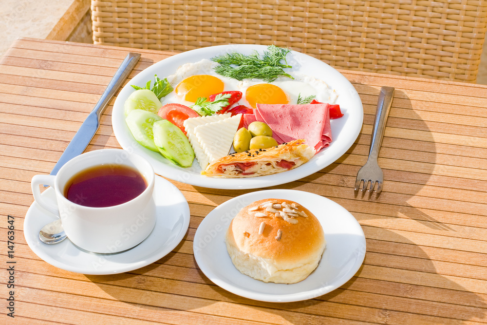 Served breakfast Served breakfast