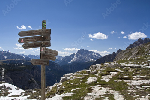 Wegweiser in den Bergen