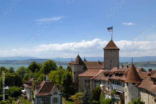 Burg und Wasser