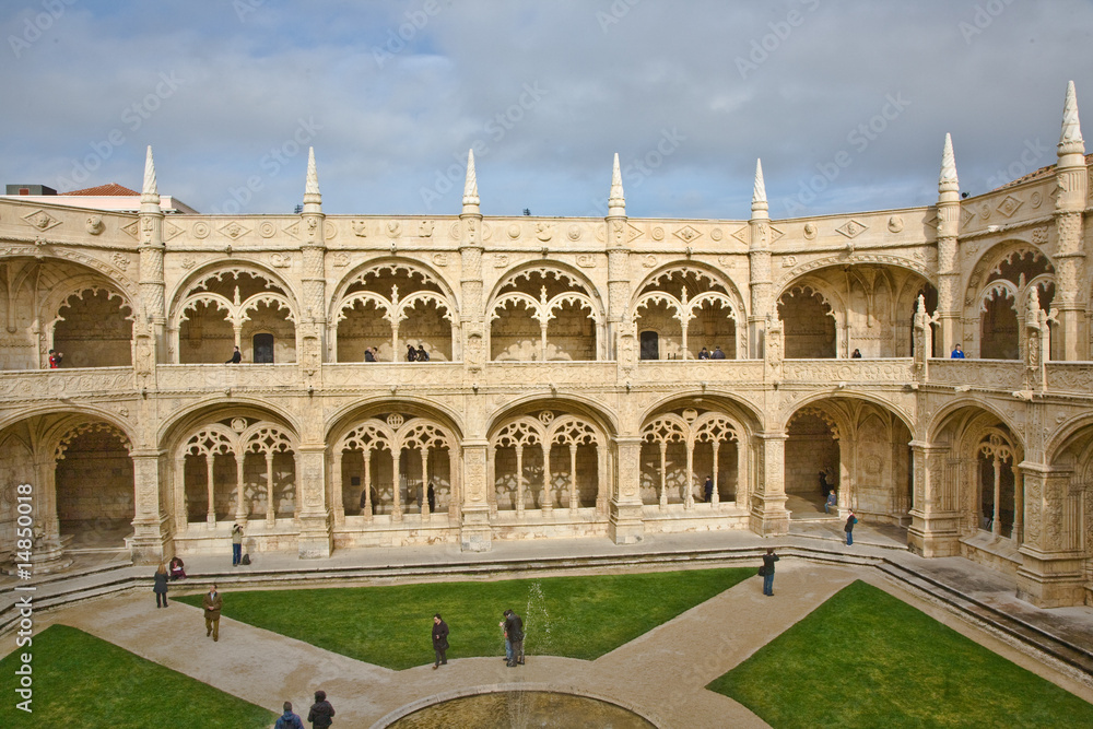 Blick in den Innenhof des Hieronimus Kloster in Lissabon, Belem