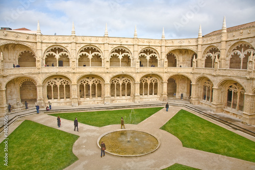 Blick in den Innenhof des Jeronimos Kloster in Lissabon