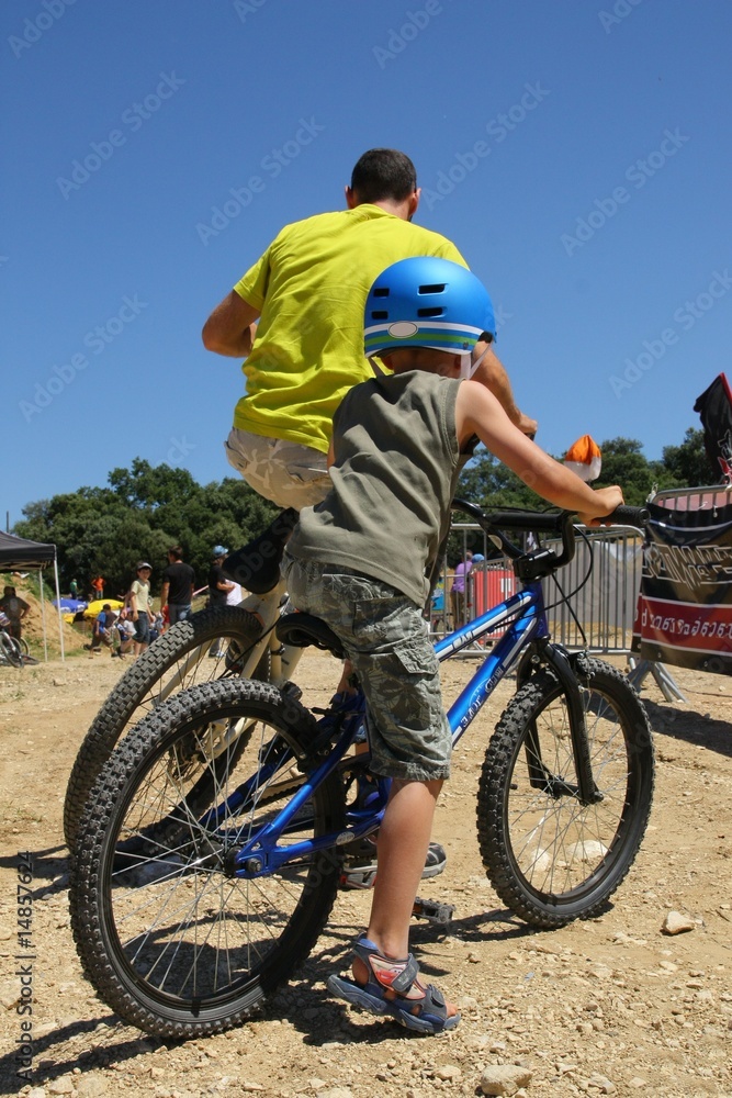 Fototapeta premium VTT en famille