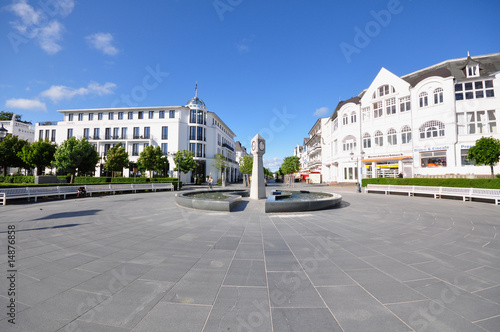 Ostseebad Binz, Seebrückenvorplatz mit Ceres Hotel