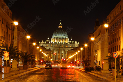classic view of saint peter's basilica © HP_Photo