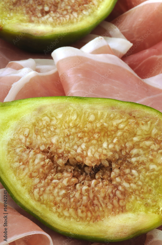 Foto Stock Fichi e prosciutto crudo di San Daniele del Friuli Adobe Stock