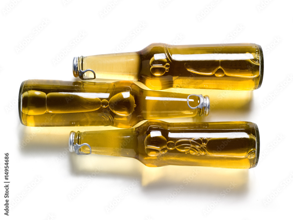 Naklejka premium three bottles of beer with white background