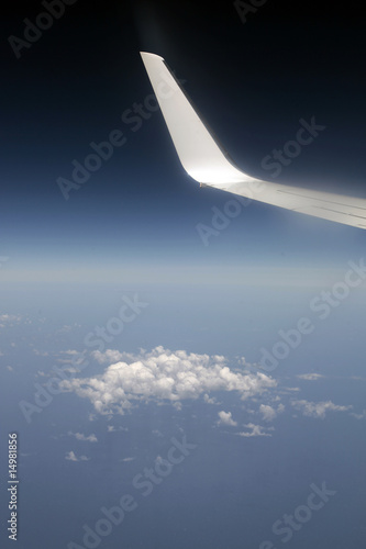 Aile d'avion dans le ciel