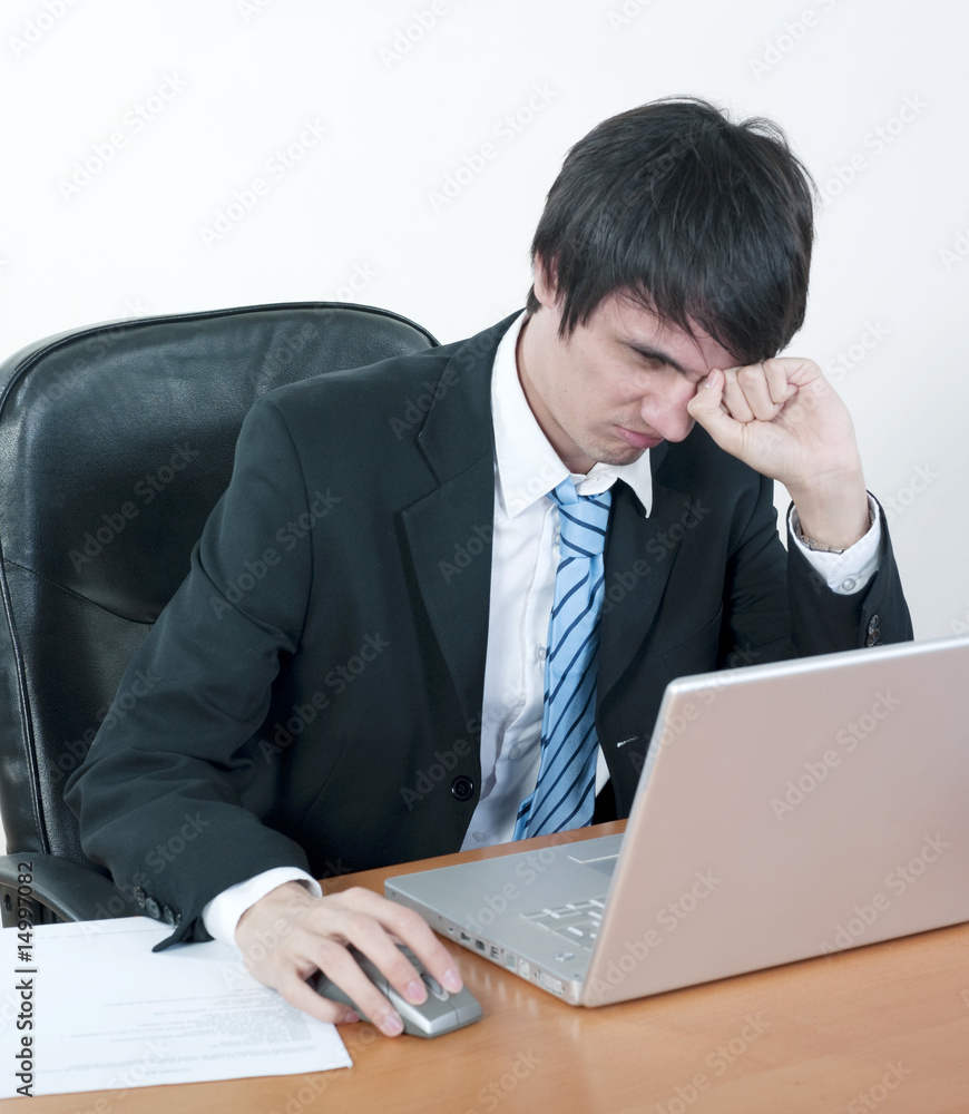 homme d'affaires ordinateur découragement homme d'affaires ordinateur découragement