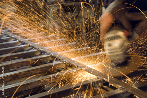 cutting metal with a grinding machine
