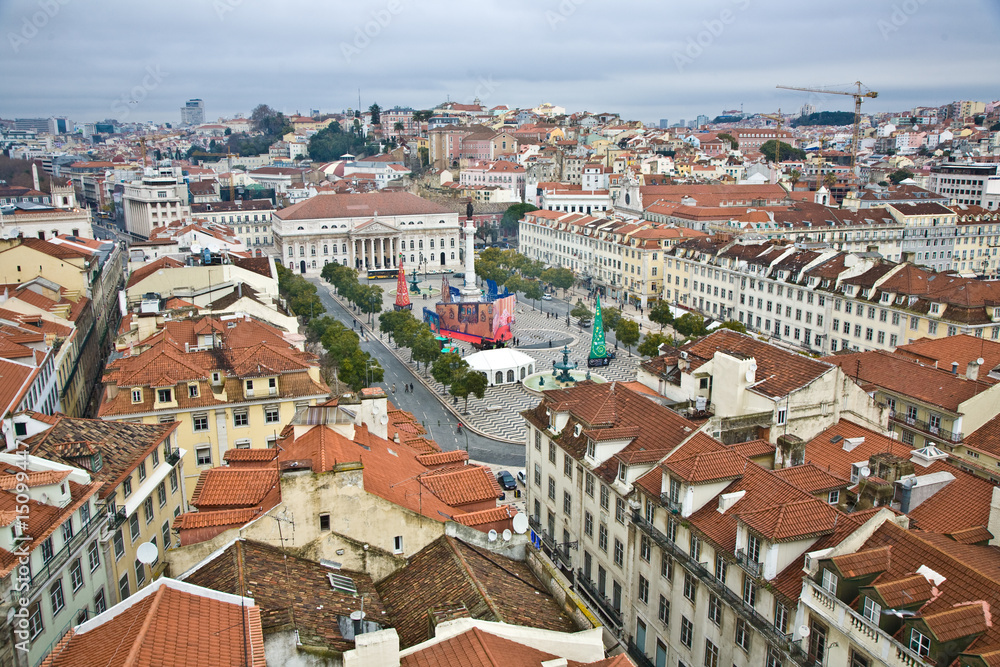 Obraz premium Blick von Elevador de Santa Justa auf die Altstadt von Lissabon