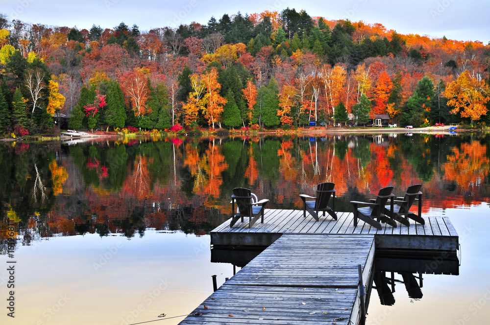 Wooden dock on autumn lake - obrazy, fototapety, plakaty 