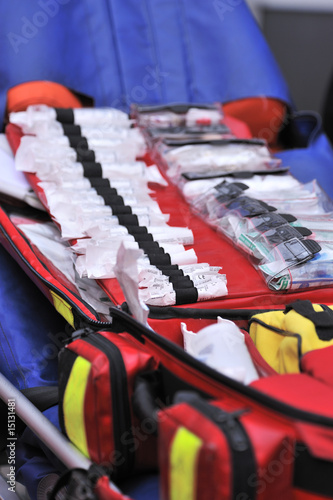 Wallpaper Mural Notarztkoffer Torontodigital.ca