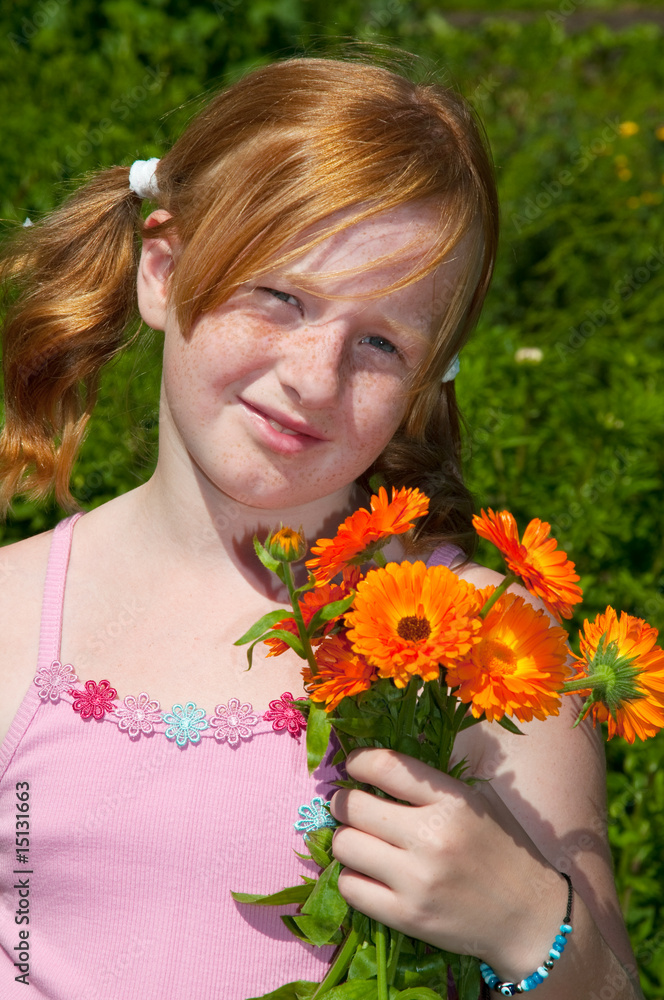 Naklejka premium Girl is plucking marigolds