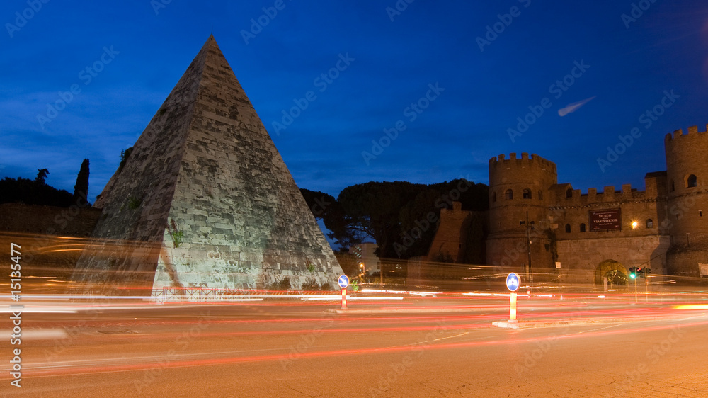 Obraz premium Piramide in Rome