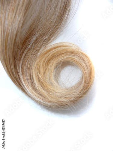 blonde hair curl 2