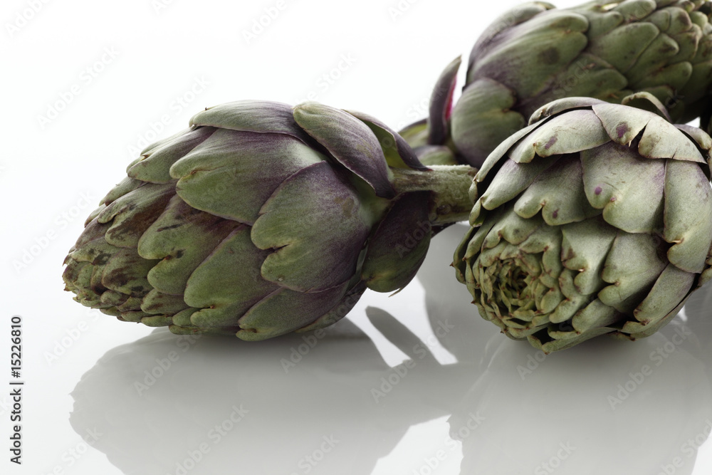 Obraz premium Miniartischocken auf weiss