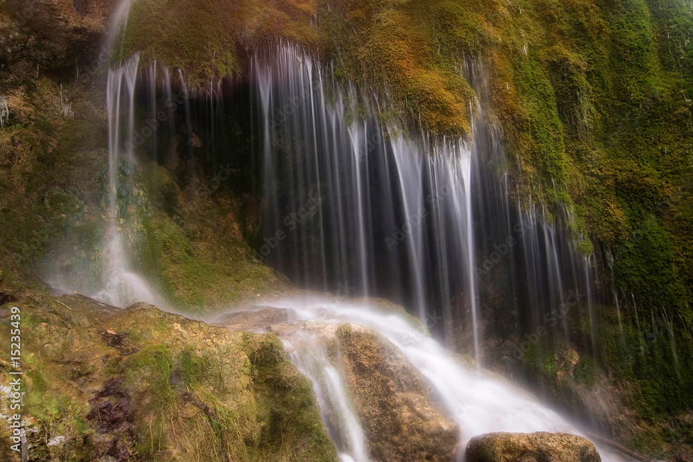 Wasserfall mit Moos Wasserfall mit Moos