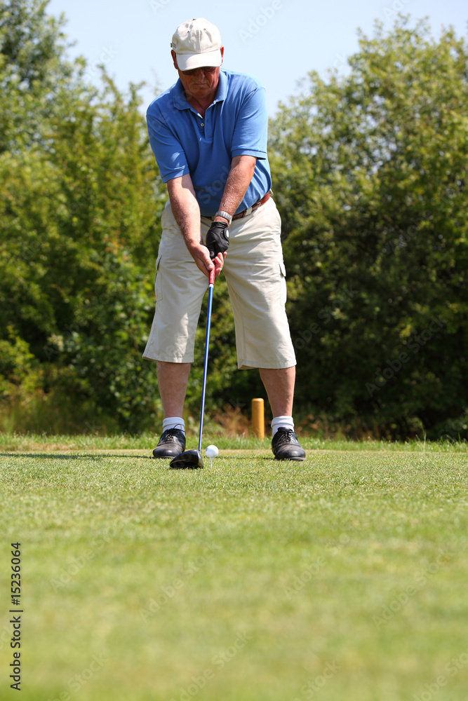 Obraz premium golfer beim abschlag