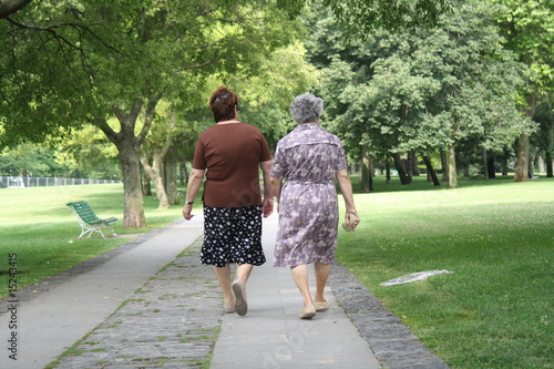 Abuelas paseando. photo