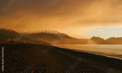 Sonnenuntergang am Strand von Neuseeland